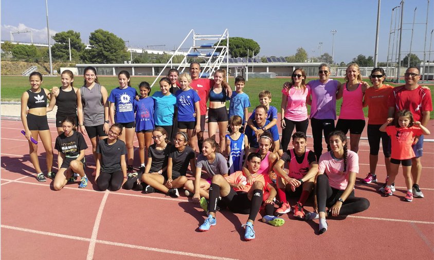 Foto de grup dels participants al campionat social d'atletisme