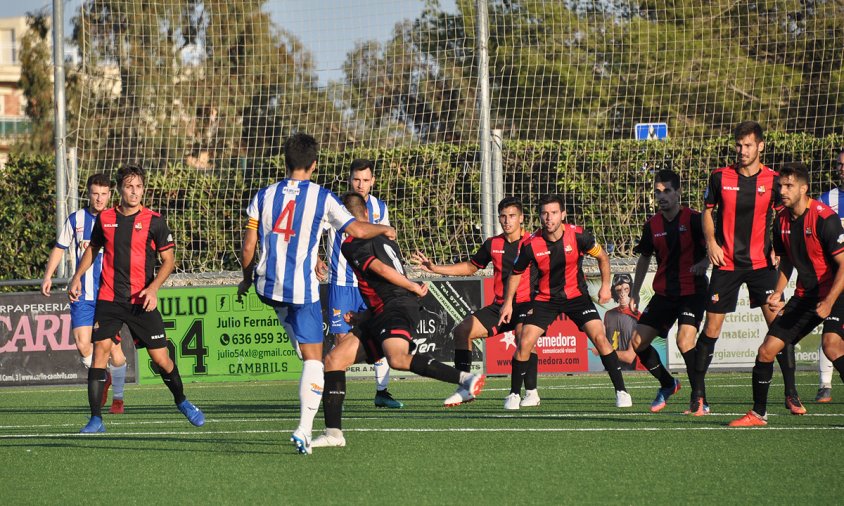 Imatge d'un partit de lliga del Reus B Cambrils aquesta temporada