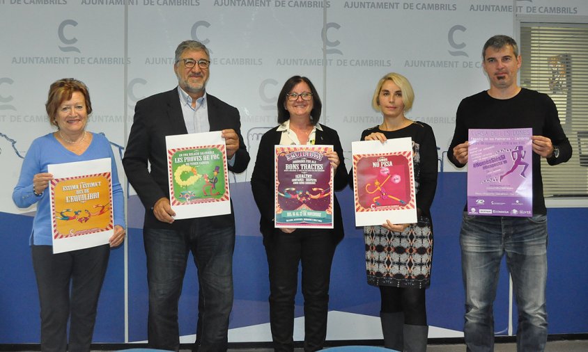 Presentació de les Jornades per als Bons Tractes, ahir al matí. D'esquerra a dreta: Anna Morera, Josep M. Vallès, Camí Mendoza, Mònica Romano i Joan Carbonell