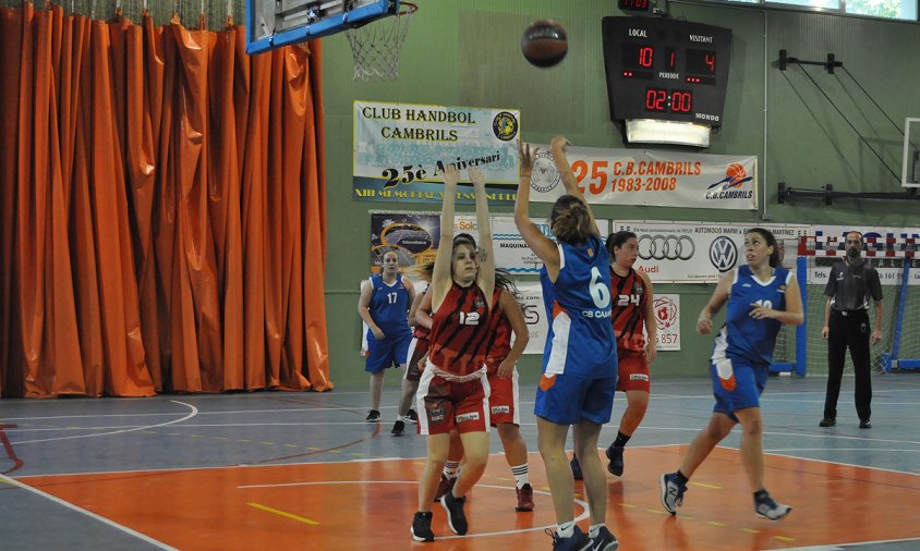 Imatge d'arxiu d'un partit del CB Cambrils femení aquesta temporada