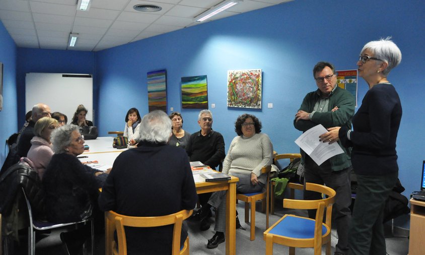 La trobada literària va tenir lloc ahir a la tarda a la Biblioteca Municipal