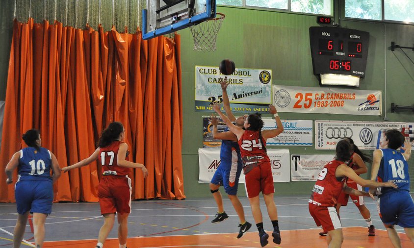 Imatge d'arxiu d'un partit del CB Cambrils femení aquesta temporada