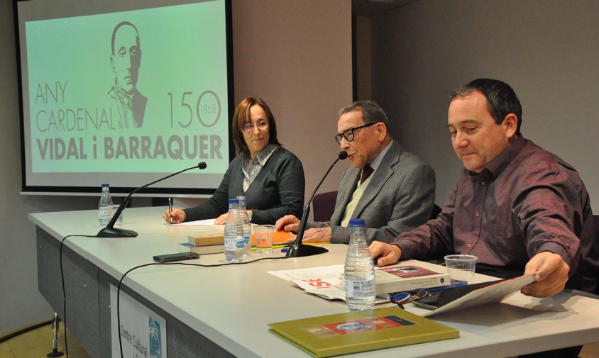 Margarita Mauri, mossèn Josep Raventós i Gerard Martí a la taula rodona sobre el Cardenal Vidal i Barraquer