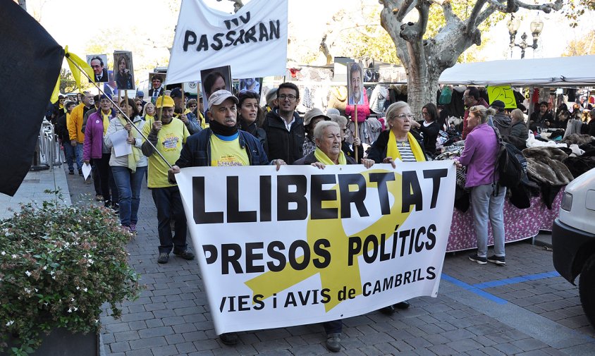 Els Avis i Àvies, ahir, al seu pas pel passeig d'Albert