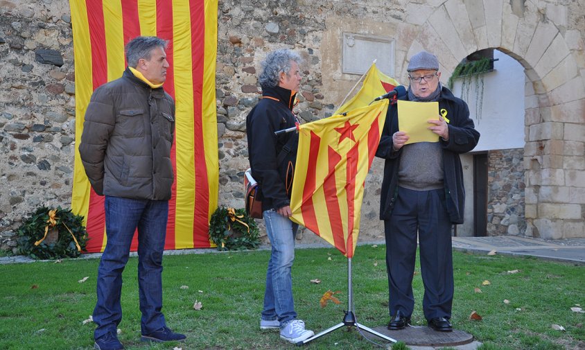 Joan Isidre Grimau, membre de l'ANC Cambrils, va ser l'encarregat de llegir el manifest