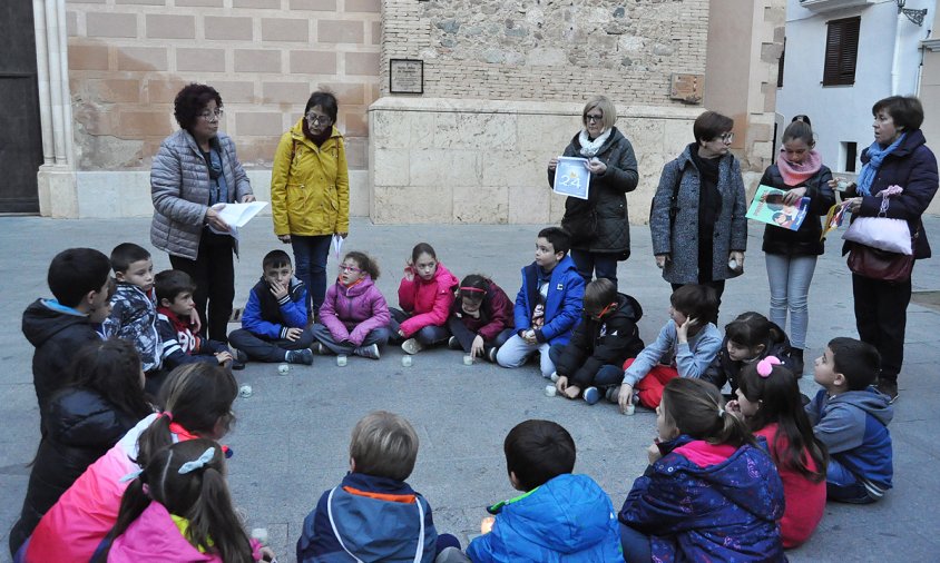 L'acte d'encesa d'espelmes es va fer ahir a la tarda a la plaça de l'església de Santa Maria