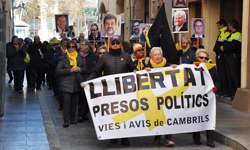 Els Avis i Àvies al seu pas, ahir, pel carrer de l'Hospital