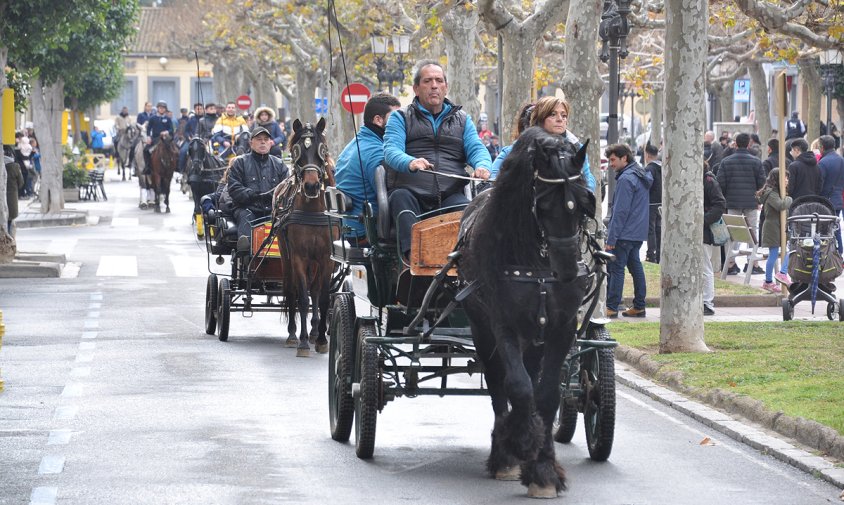 Pas dels Tres Tombs per l'avinguda de Josep Vidal i Barraquer, al barri de l'Eixample