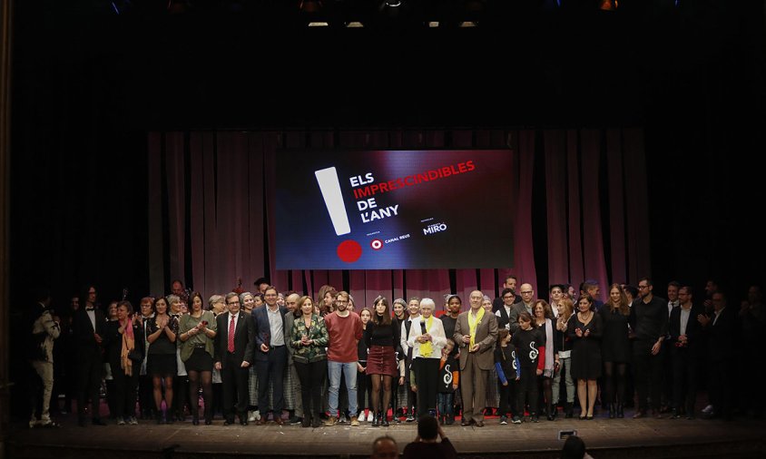 Foto de grup de tots els guardonats a la gala Imprescindibles 2018