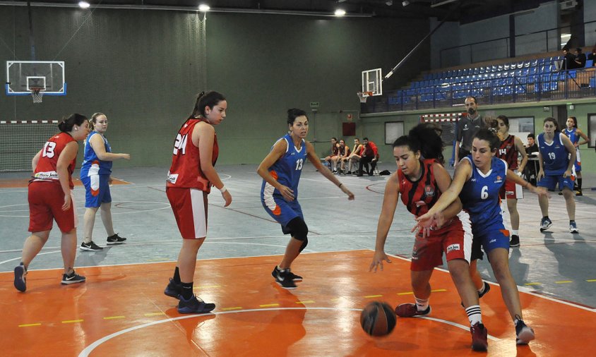 Imatge d'arxiu d'un partit del CB Cambrils femení aquesta temporada