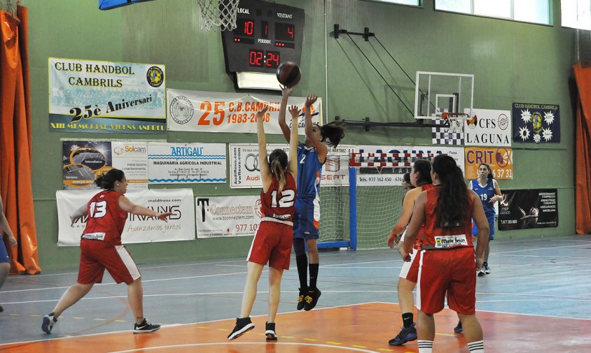 Imatge d'arxiu d'un partit del CB Cambrils femení aquesta temporada