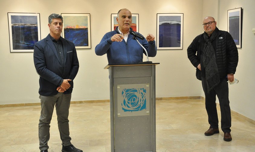 Un moment de l'acte d'inauguració de l'exposició, ahir al vespre. D'esquerra a dreta: Lluís Abella, Manuel Rivera i Alfredo Gavín