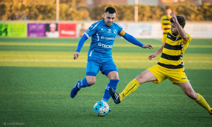 Un moment del partit entre el Cambrils Unió i el Gavà, dissabte a la tarda