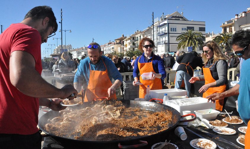 Un moment de la galerada popular al Port, ahir al migdia