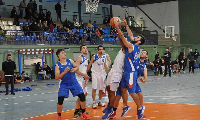 Imatge d'un partit del CB Cambrils aquesta temporada