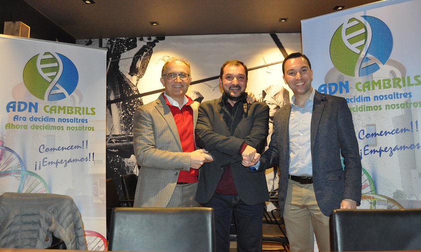 D'esquerra a dreta: el president d'Ara, Josep M. Pujol; l'alcaldable de l'ADN Cambrils, Tomás García i l'alcaldable d'Ara Reus, Dani Rubio