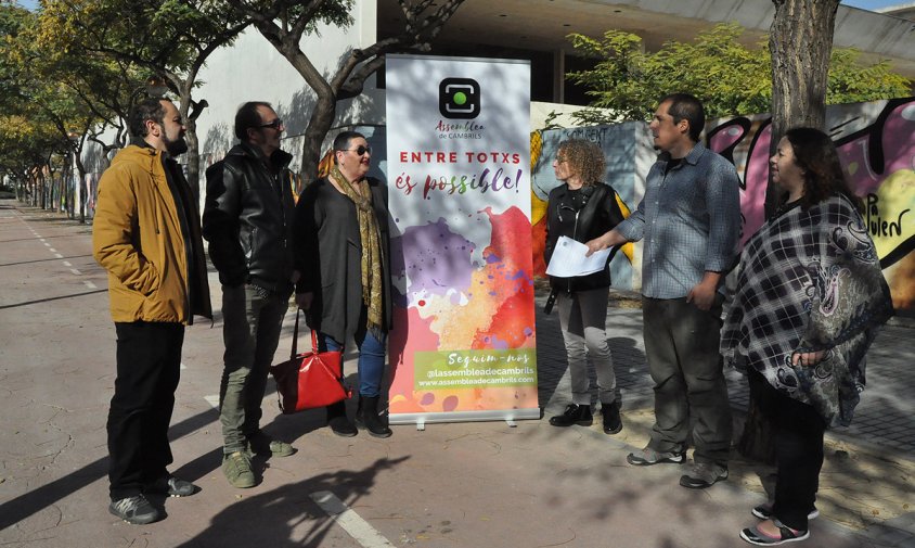 Roda de premsa de l'AdC, ahir al matí, a les portes del Teatre Auditori