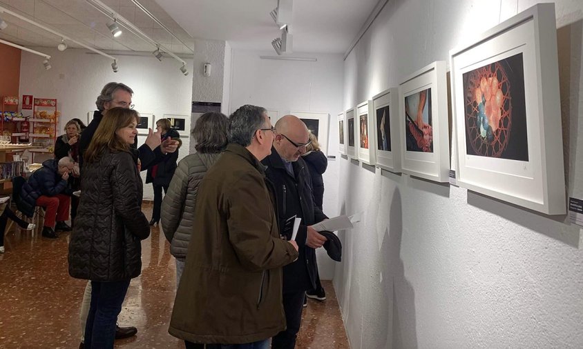 Imatge de l'acte d'inauguració de l'exposició fotogràfica, el passat 21 de febrer