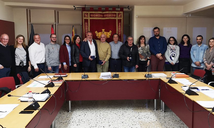 Un moment de l'acte d'homenatge als empleats municipals de l'Ajuntament de Vandellòs i l'Hospitalet de l'Infant