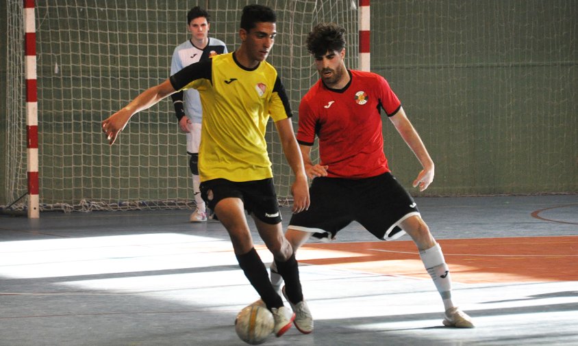 Un moment del partit disputat entre el Laguna i l'Hospitalet de l'Infant, aquest passat diumenge a la tarda, al Palau Municipal d'Esports