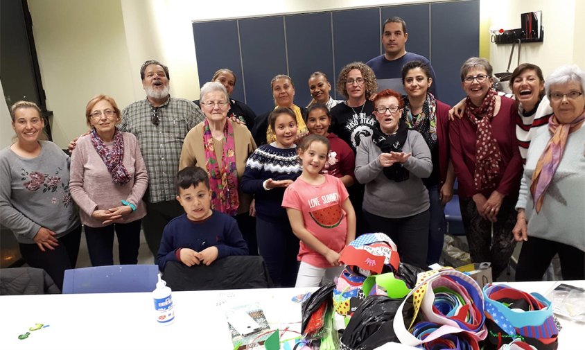 Foto de grups dels participants al taller realitzat al barri de l'Eixample Vila, aquest passat dimarts, al Casal Municipal de la Gent Grab