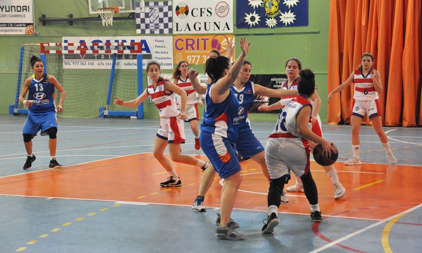 Imatge d'arxiu d'un partit del CB Cambrils femení aquesta temporada