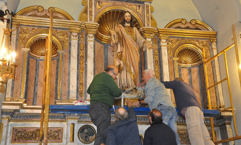 Aquest passat dissabte es van col·locar les estàtues restaurades a l'altar del Santíssim