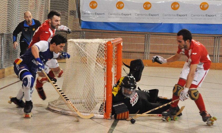 El Cambrils Ch va intentar fins el darrer moment sumar algun punt en el partit del passat dissabte, davant el CP Flix