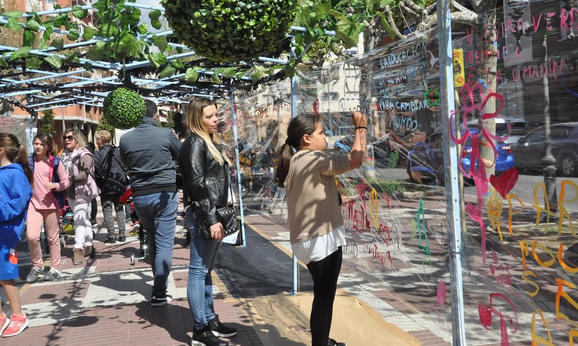 Imatge de la jornada veïnal al barri de l'Eixample Vila, el passat 30 de març