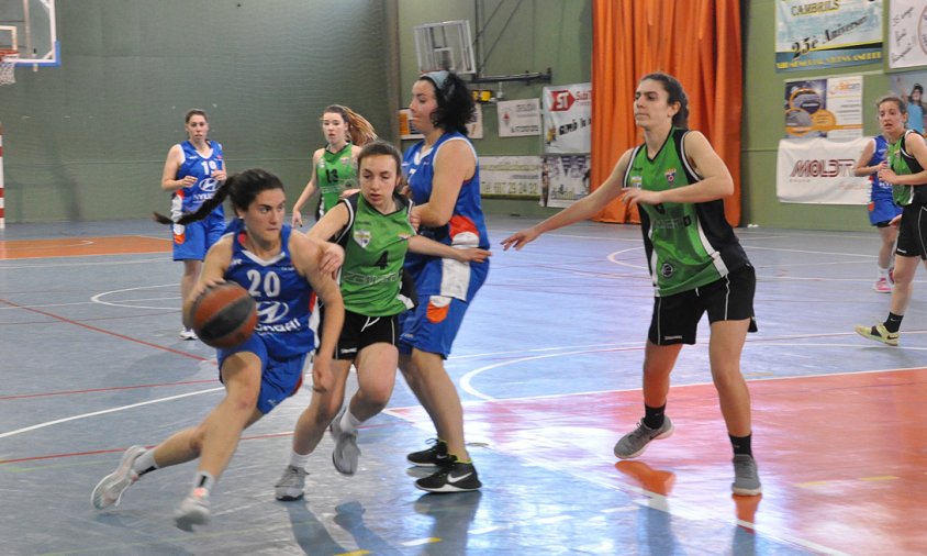 Imatge de l'enfrontament entre el CB Cambrils femení i el Ploms Salle Reus B, disputat el passat diumenge