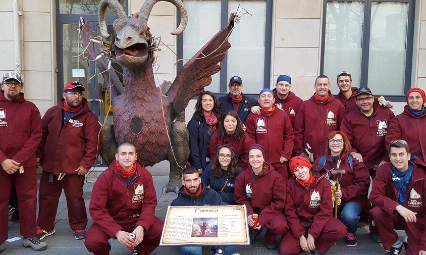 La Farnaca amb el grup de portadors i diables de la colla, aquest passat dissabte a Sabadell