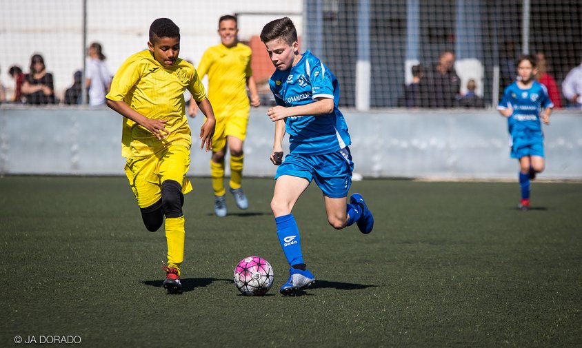 Imatge d'un dels partits del Cambrils Unió de futbol base