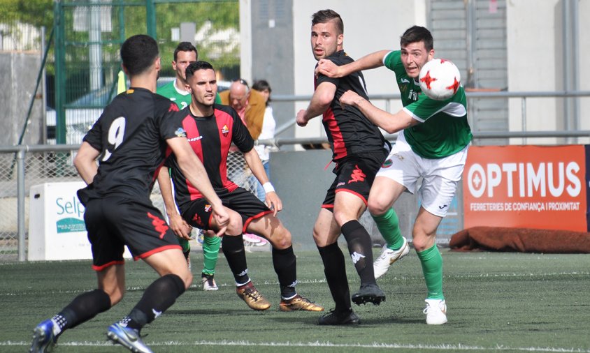 Imatge del partit que el Reus B Cambrils i l'Ascó van disputar a l'estadi cambrilenc, la temporada passada