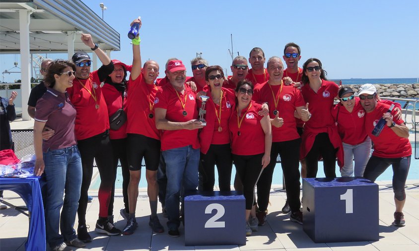 Membres del Club Rem Cambrils a la regata Sant Jordi de Tarragona