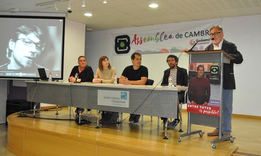 Un moment de l'acte de l'AdC, ahir al vespre. D'esquerra a dreta: Pilar Gonzalvo, Míriam Garcia, Ivan Sanz, Jordi Barberà i Ramon Arnabat