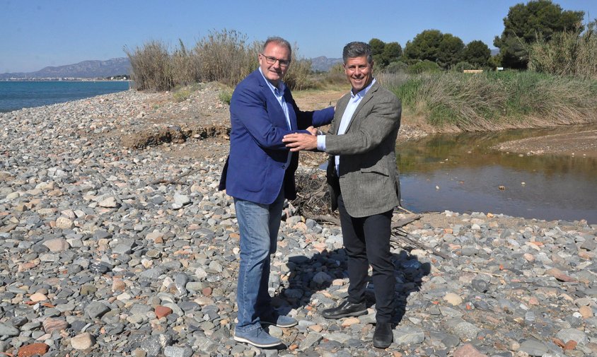 Francisco Chamizo i Lluís Abella, ahir, a la desembocadura de la riera de Riudecanyes