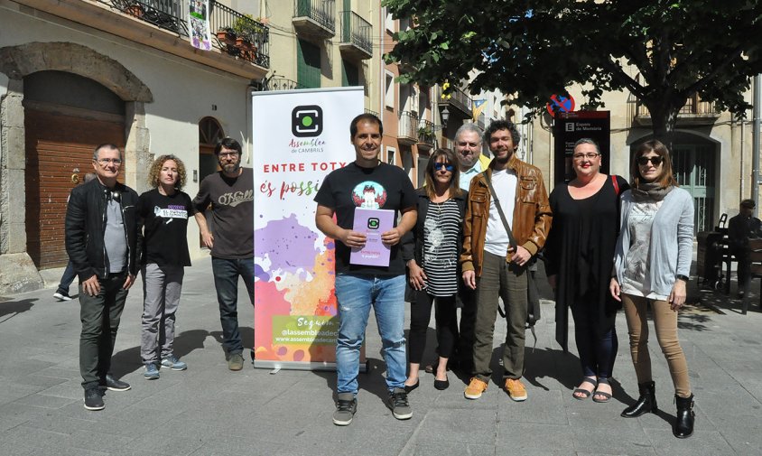 Membres de la candidatura de l'Assemblea de Cambrils, amb l'alcaldable Ivan Sanz, al centre de la imatge