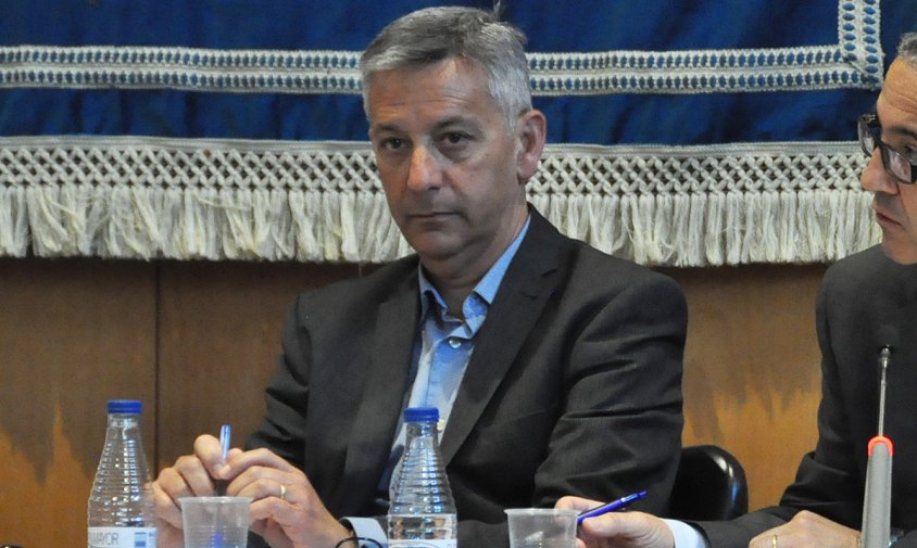 Ramon Llobet en una sessió plenària l'abril de 2013. Va ser regidor d'Hisenda des de juny de 2011 fins juliol de 2014