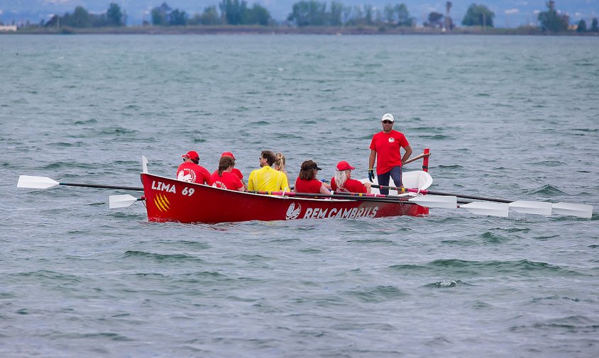 Un moment de la regata disputada en aigües ebrenques