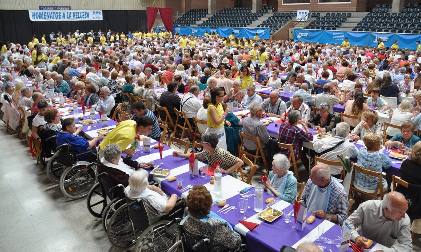 Prop de 800 persones van participar al dinar de l'Homenatge a la Vellesa