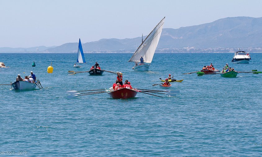 Instant en què totes les barques participants entren al Port de Cambrils