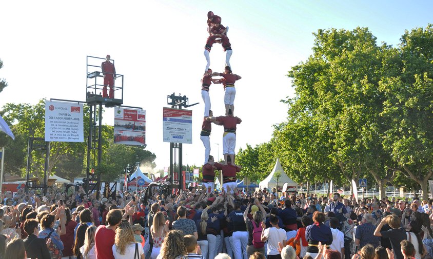 La diada castellera de la Fira es va celebrar al costat de la font del Centenari