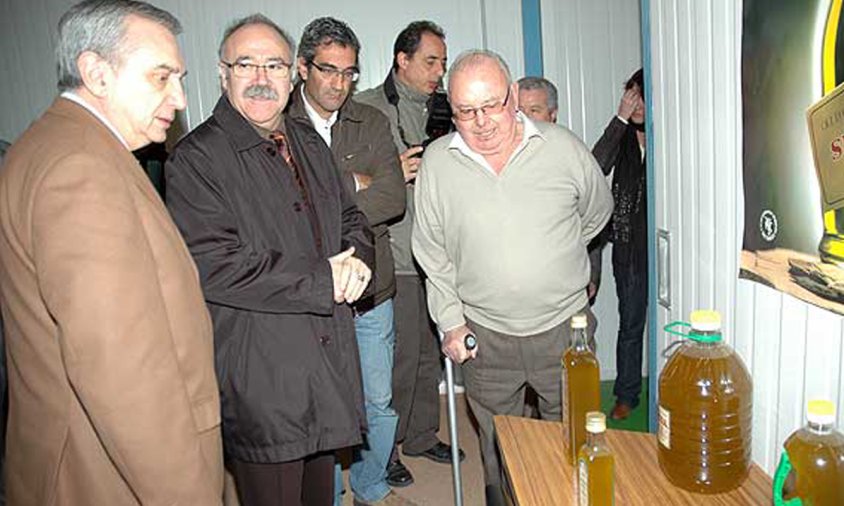 Josep Maria Siuró, Josep-Lluís Carod-Rovira, Joan Recasens i Anton Mendoza en un moment de la visita de divendres a la Cooperativa