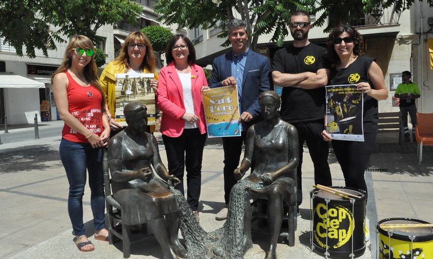 Presentació de la Festa Major de Sant Pere, ahir al matí. D'esquerra a dreta: Vanessa Niubó, Gemma Pastó, Camí Mendoza, Lluís Abella, Joan Sedó i Sílvia Salvadó