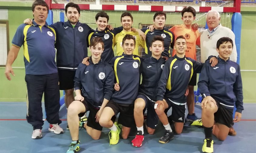 Foto de l'equip cadet del Club Handbol Cambrils