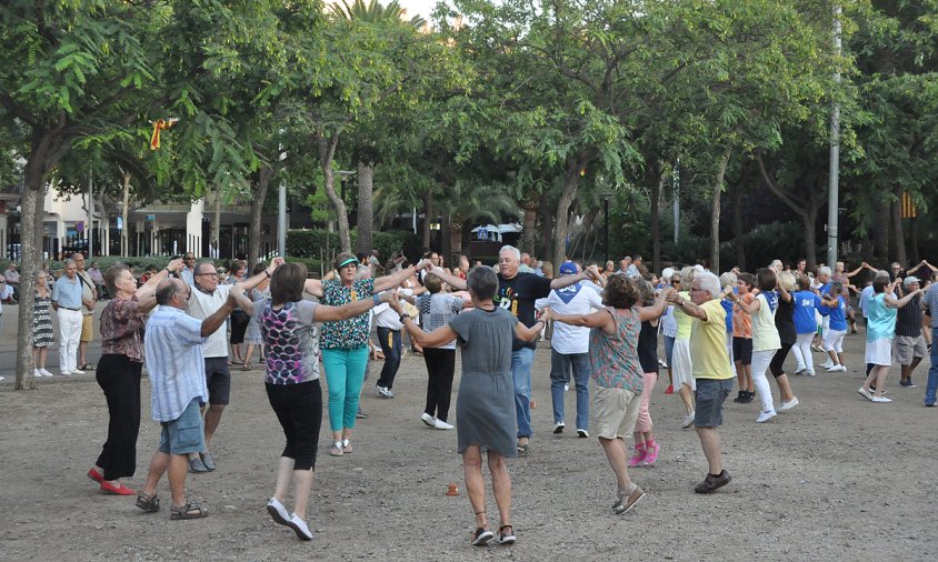 Un moment de l'Aplec de la Sardana, el passat dissabte a la tarda, al parc del Pescador