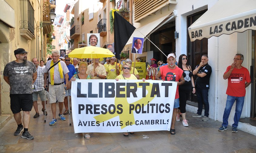 La capçalera de la manifestació dels Avis i Àvies, ahir, al seu pas pel carrer de Gimbernat