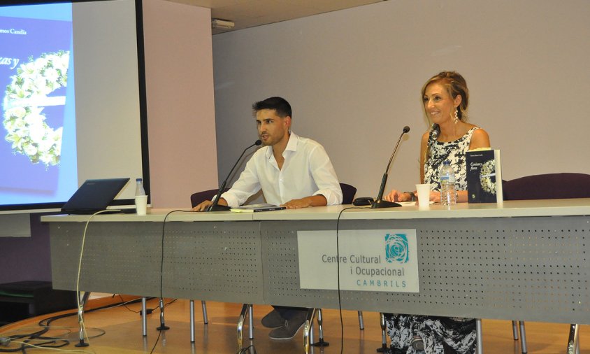 Aleix Rom i Neli Queral van presentar al llibre d'Álvaro Ramos, ahir a la tarda, al Centre Cultural