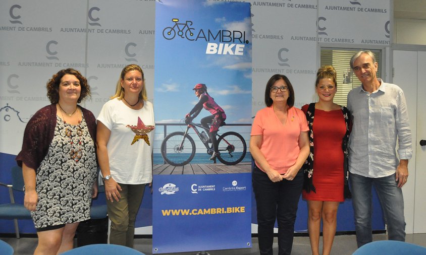 Roda de premsa de presentació de Cambribike, el passat dimarts. D'esquerra a dreta: Laura Moreno, Marta Borràs, Camí Mendoza, Natàlia Pleguezuelos i Quico Domingo