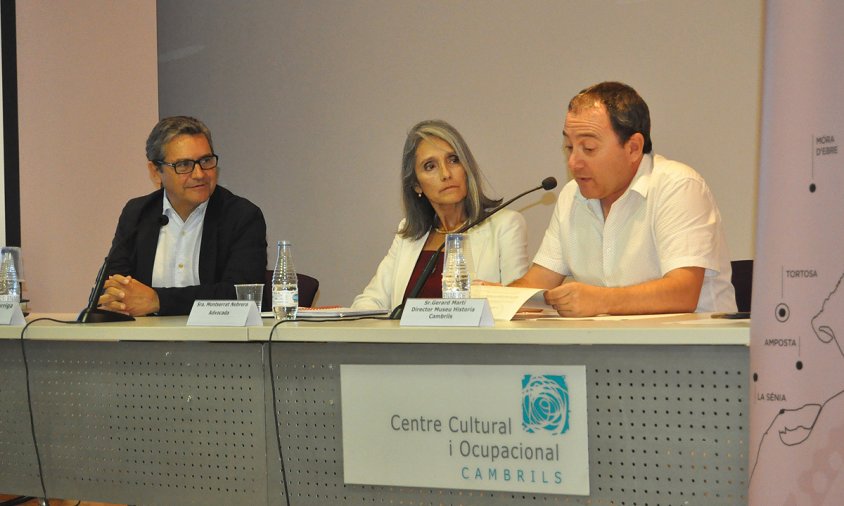 Un moment de la conferència de Montserrat Nebrera, acompanyada de Francesc Garriga i Gerard Martí